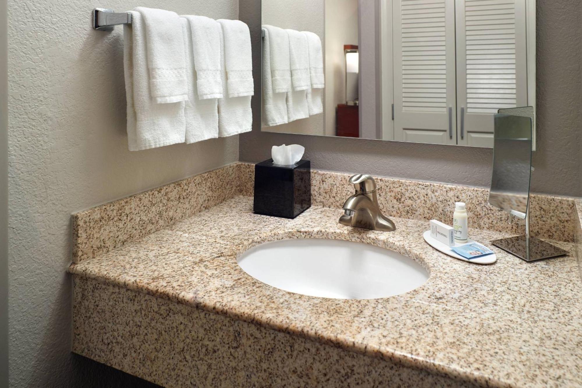 מלון Courtyard By Marriott מאקון מראה חיצוני תמונה